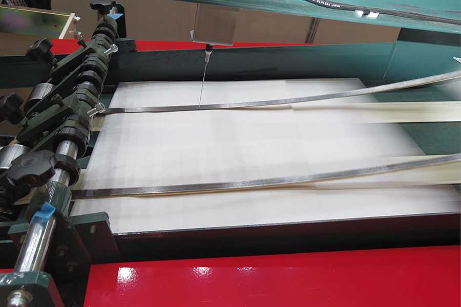 鋁型材擠壓模具用什么材料，鋁型材擠壓模具結(jié)構(gòu)圖解